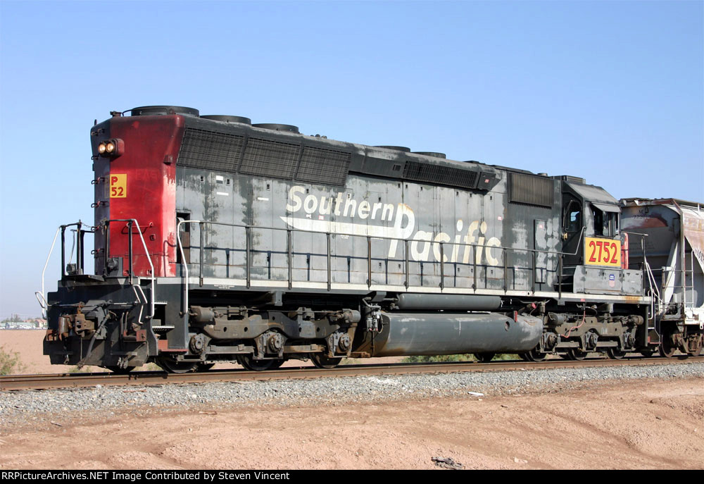 Union Pacific SD40M-2 #2752 still in SP paint